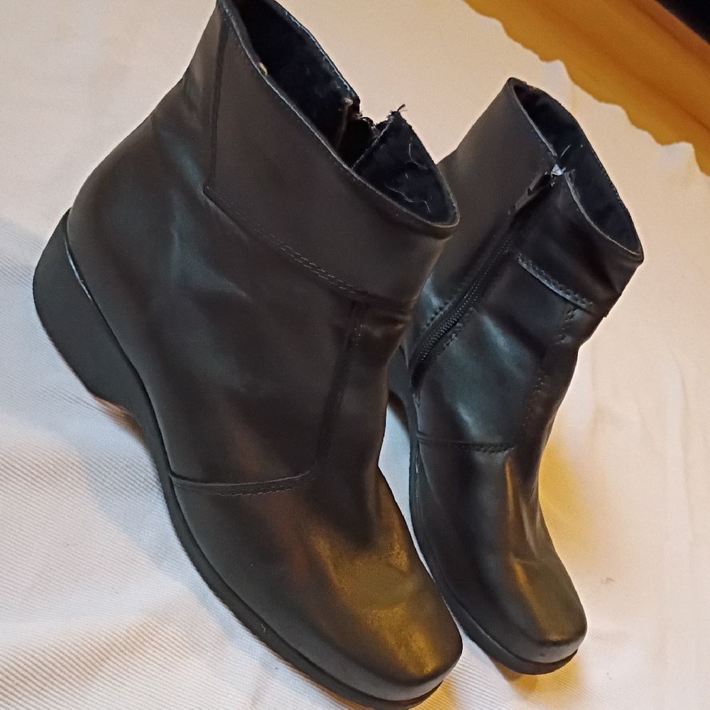 Martino Women's Flat Black Leather Ankle Boot